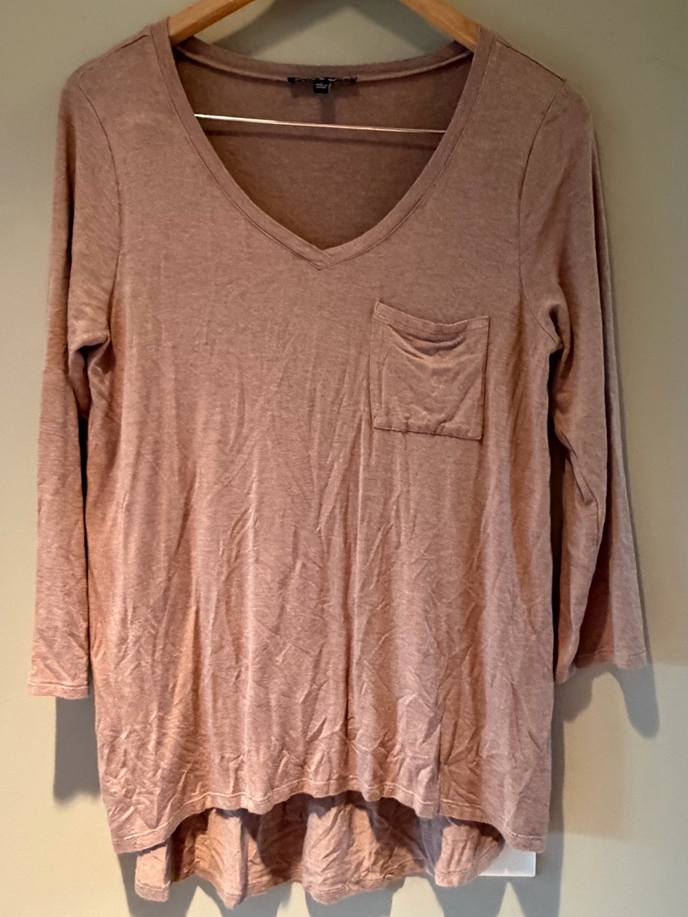 Cable & Gauge Tan V-Neck Long Sleeve Pocket Top large